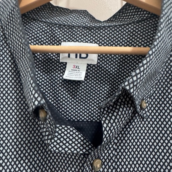 HB Men's Geometric Shape Black and White Button Down Shirt - Picture 4 of 6